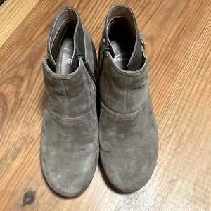 Dansko Shirley Wedge Boots - Suede - Taupe size 38